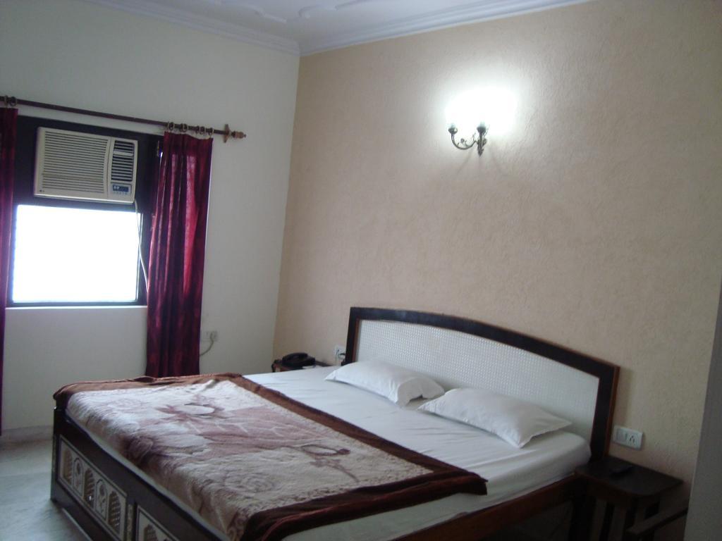 Hotel Dawat Palace Agra  Værelse billede